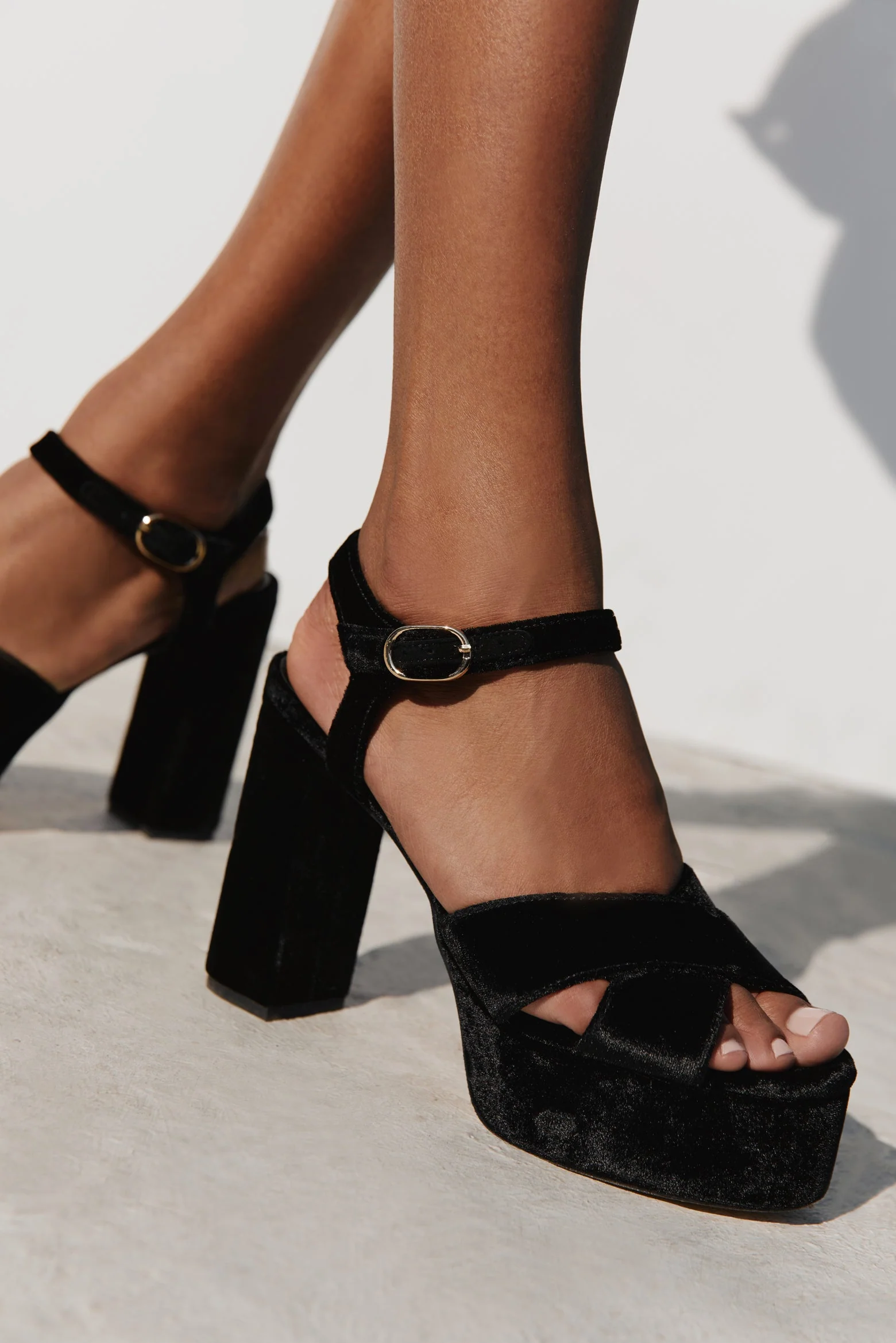 Bella Black Velvet - Image 8