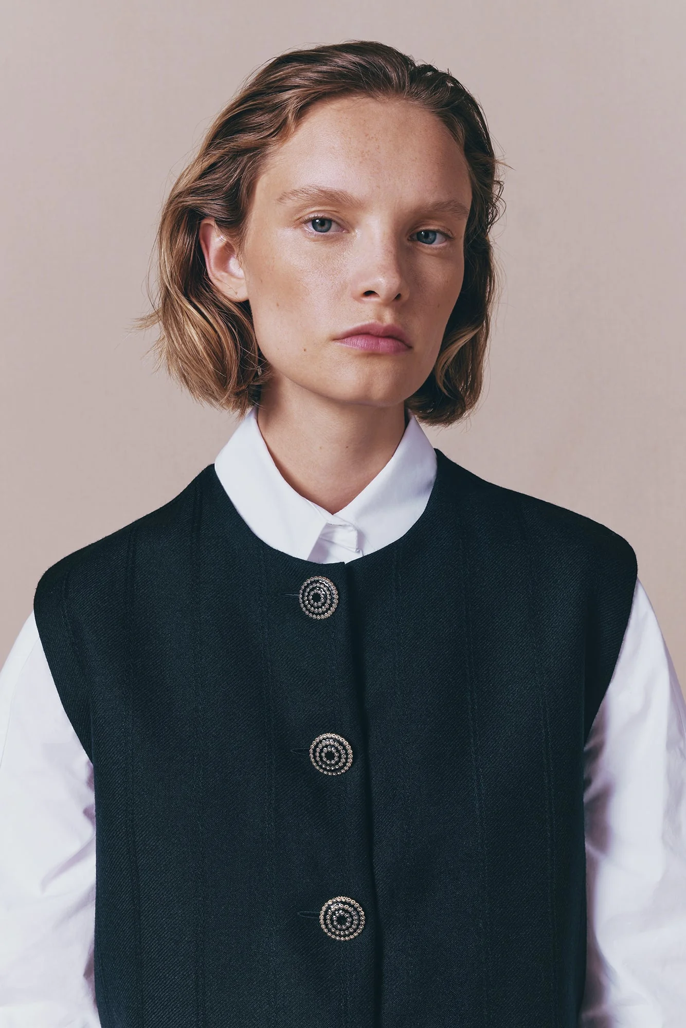 Black Buttoned Virgin Wool Sleeveless Vest - Image 8