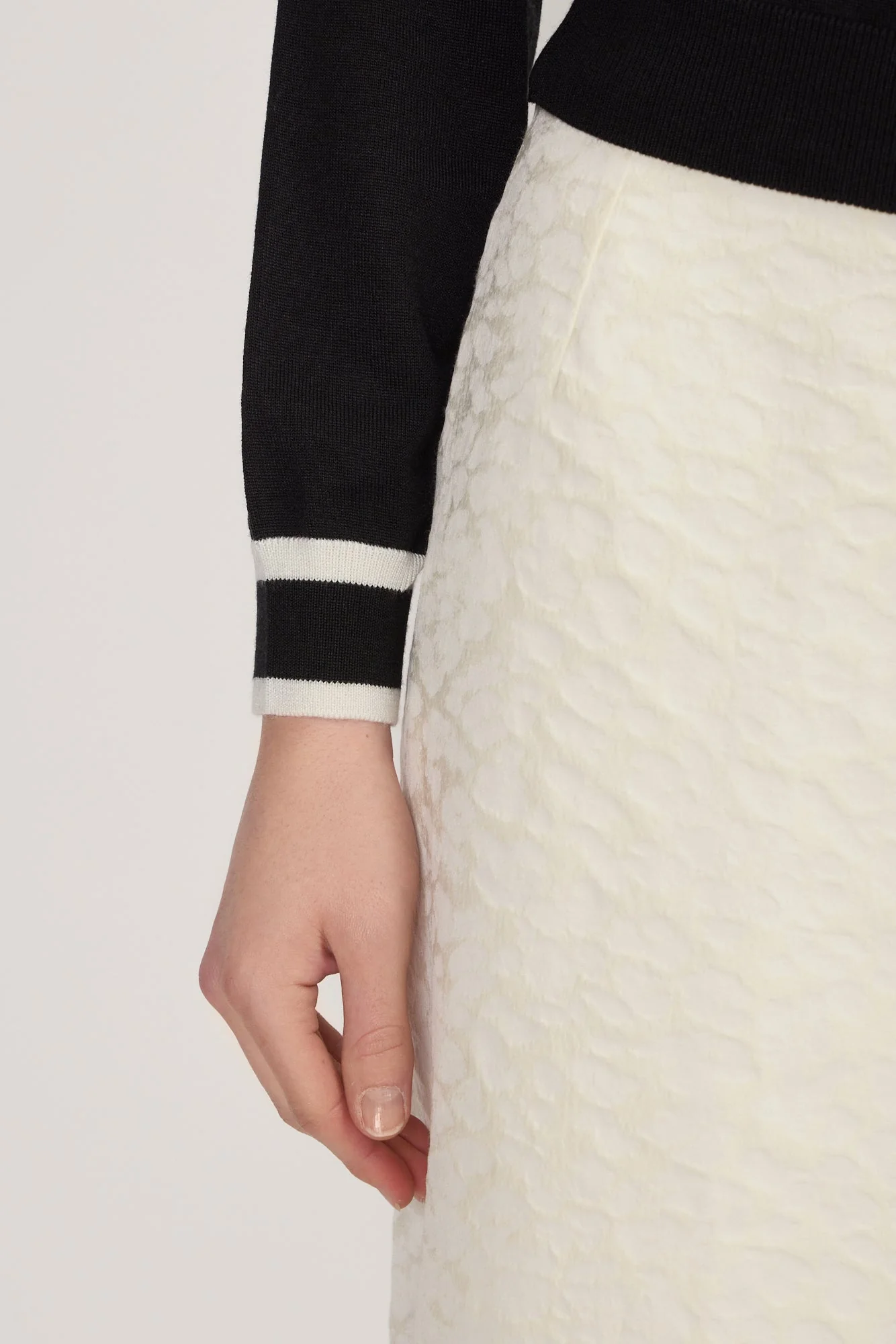 BLACK & WHITE Cropped Cardigan - Image 8