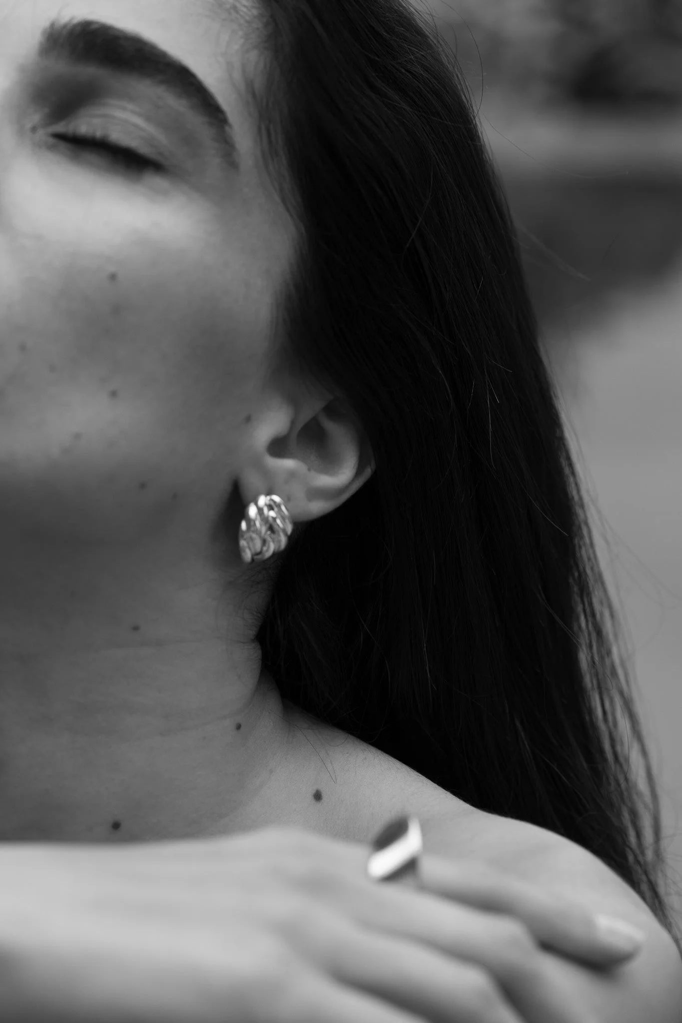 Clos Mini Earrings in Silver - Image 2
