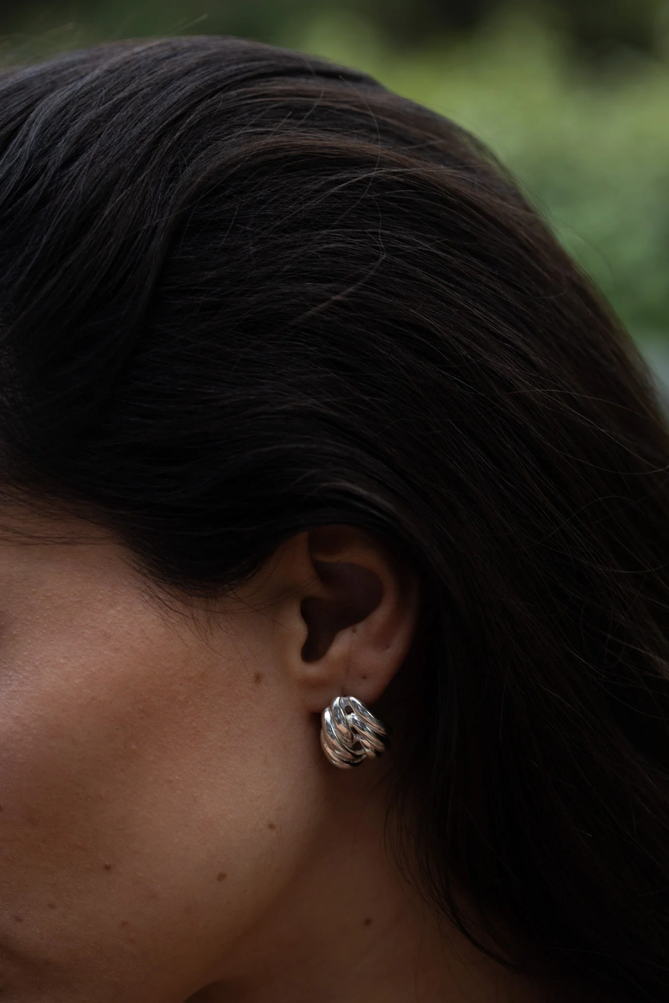 Clos Mini Earrings in Silver - Image 3