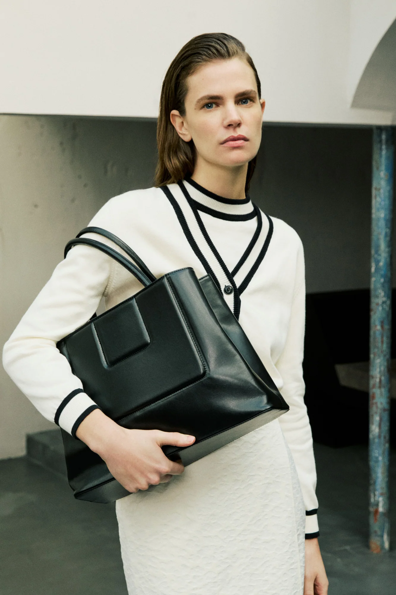 Contrast Trim Short-Sleeve Knit Top - Image 3