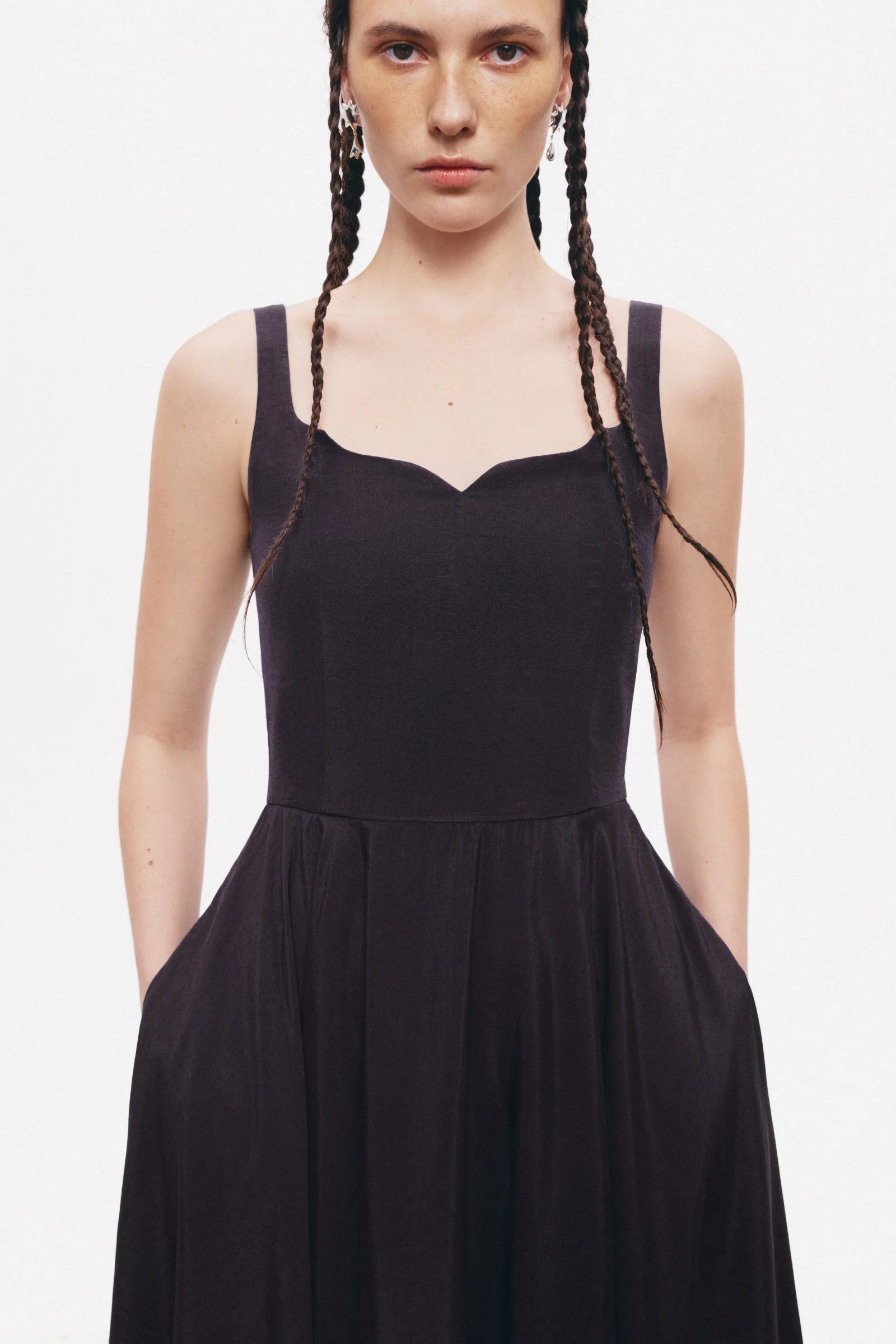 Eyvan Dress Black Fig - Image 9