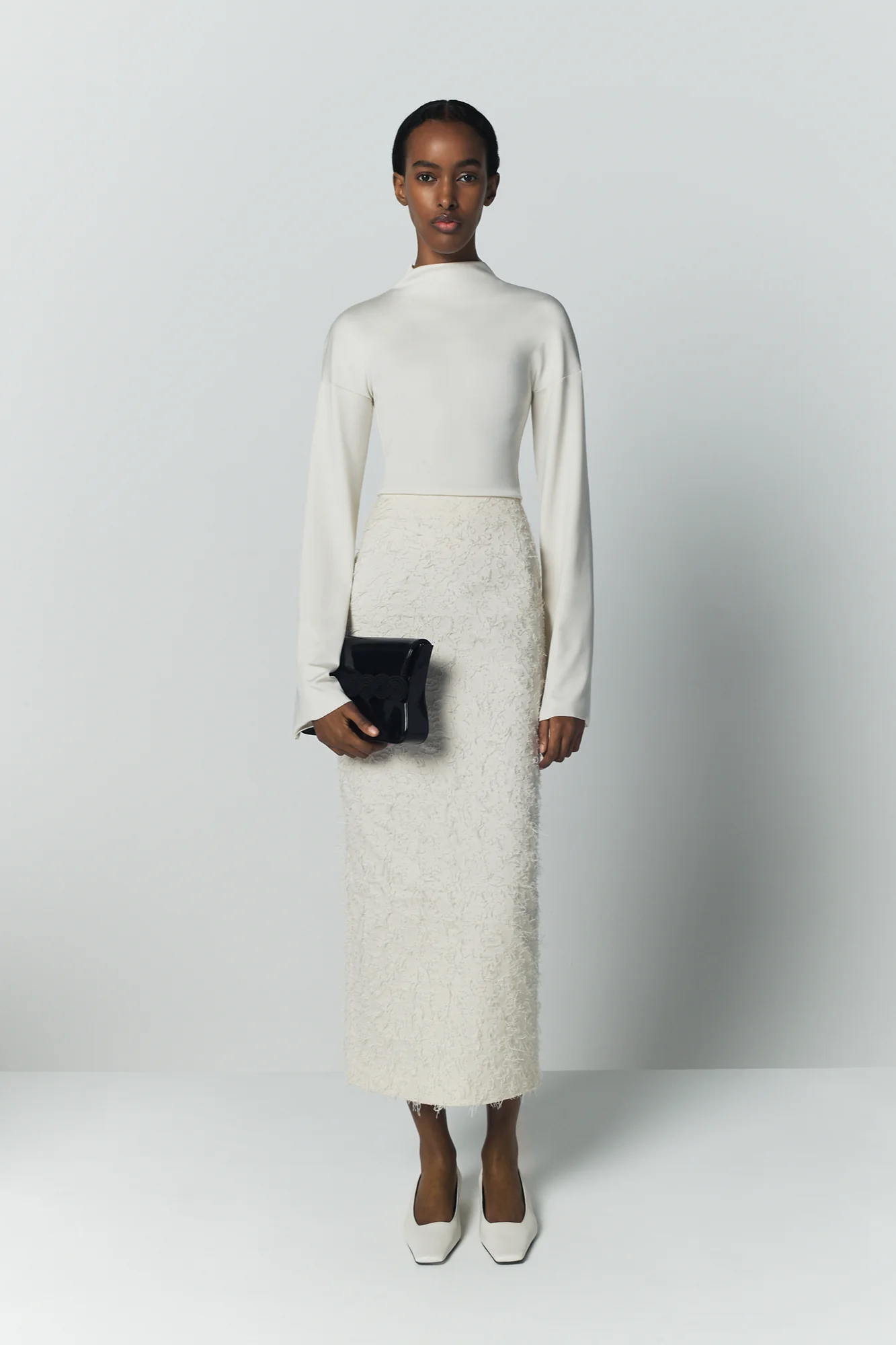 Ivory Textured Maxi Skirt With Fringed Thread Finish - Image 3