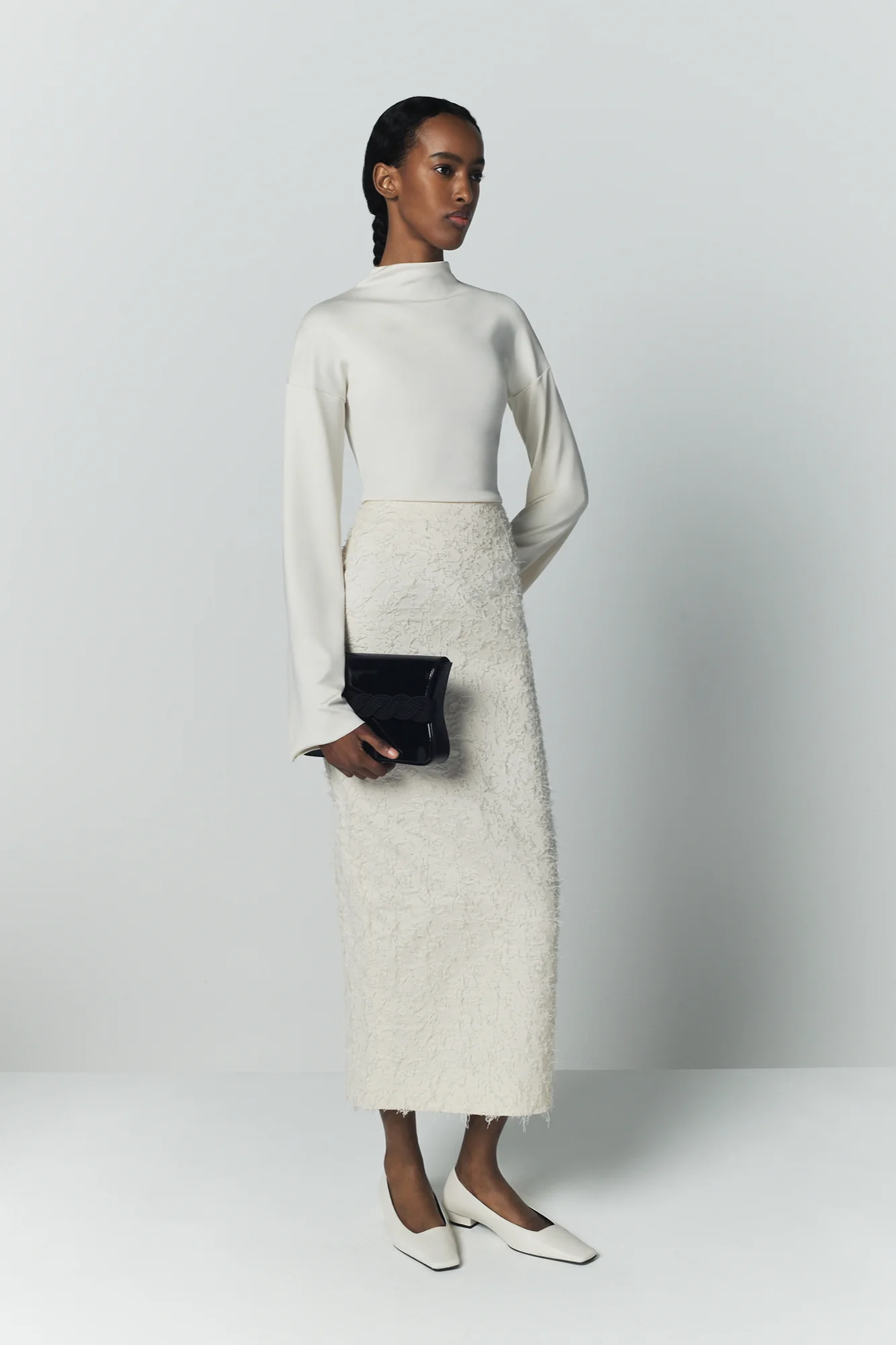 Ivory Textured Maxi Skirt With Fringed Thread Finish - Image 4
