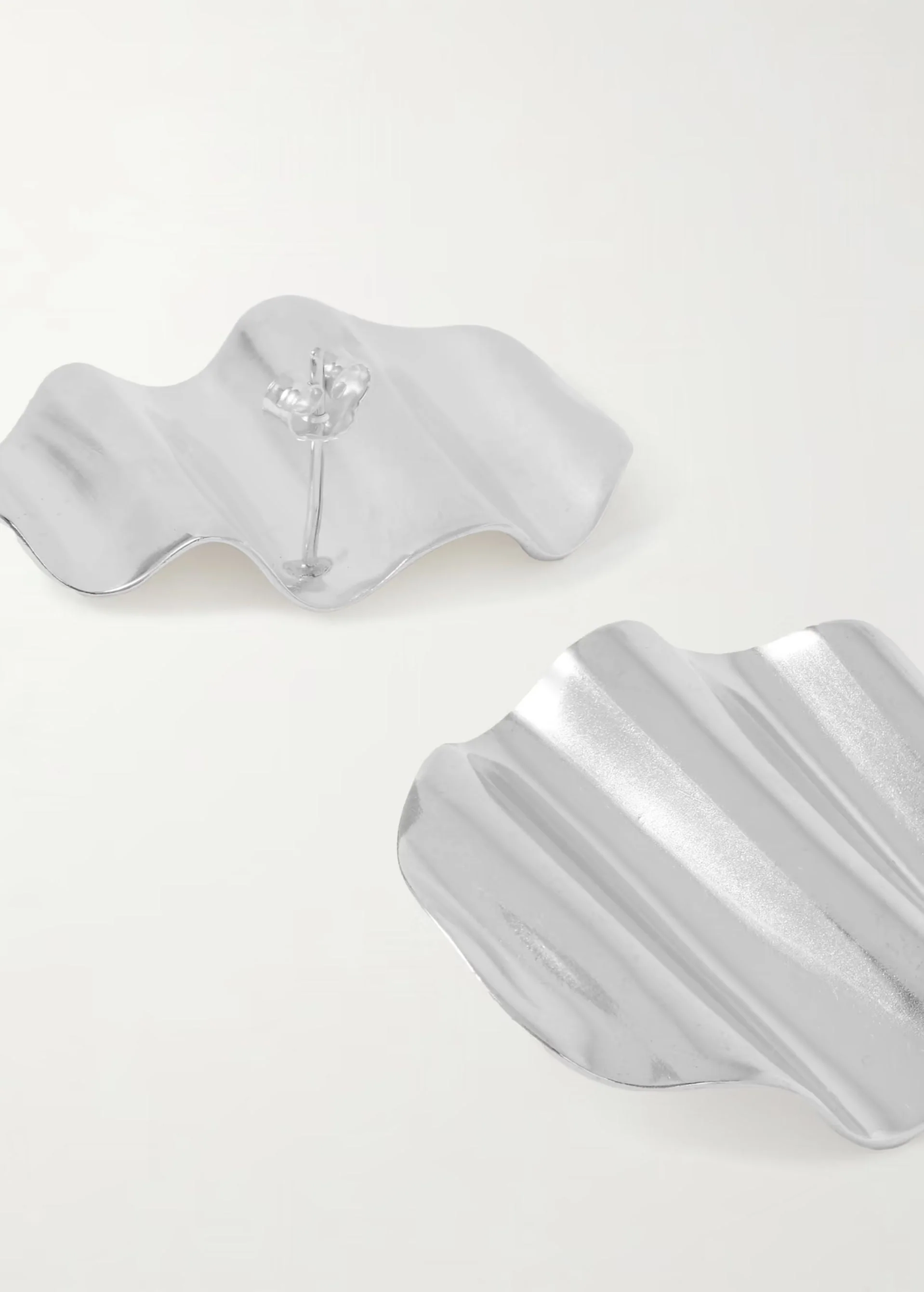 L'Onda Earrings in Silver - Image 4