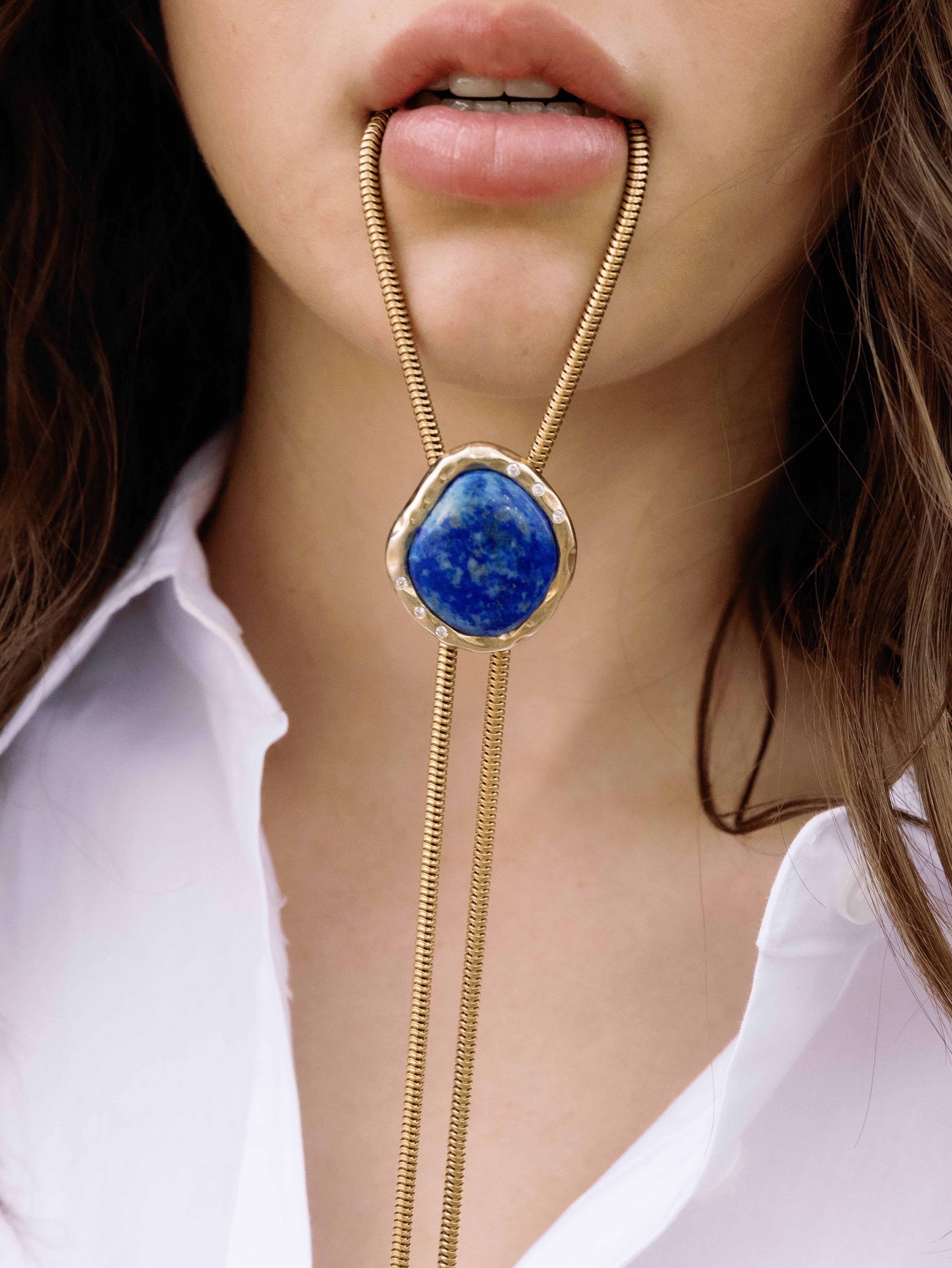 THE LOLA WITH LAPIS