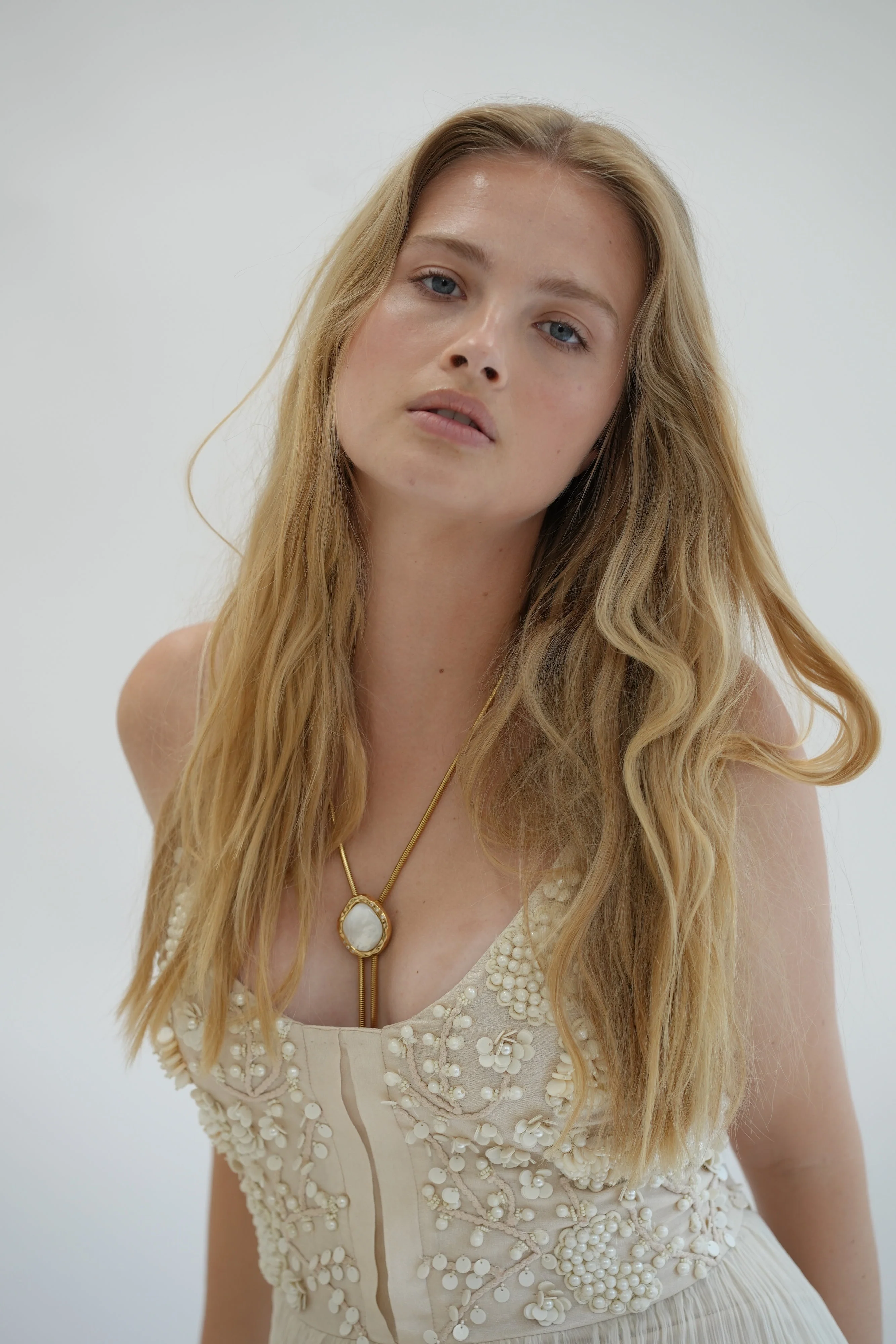 THE LOLA WITH WHITE PEARL - Image 2