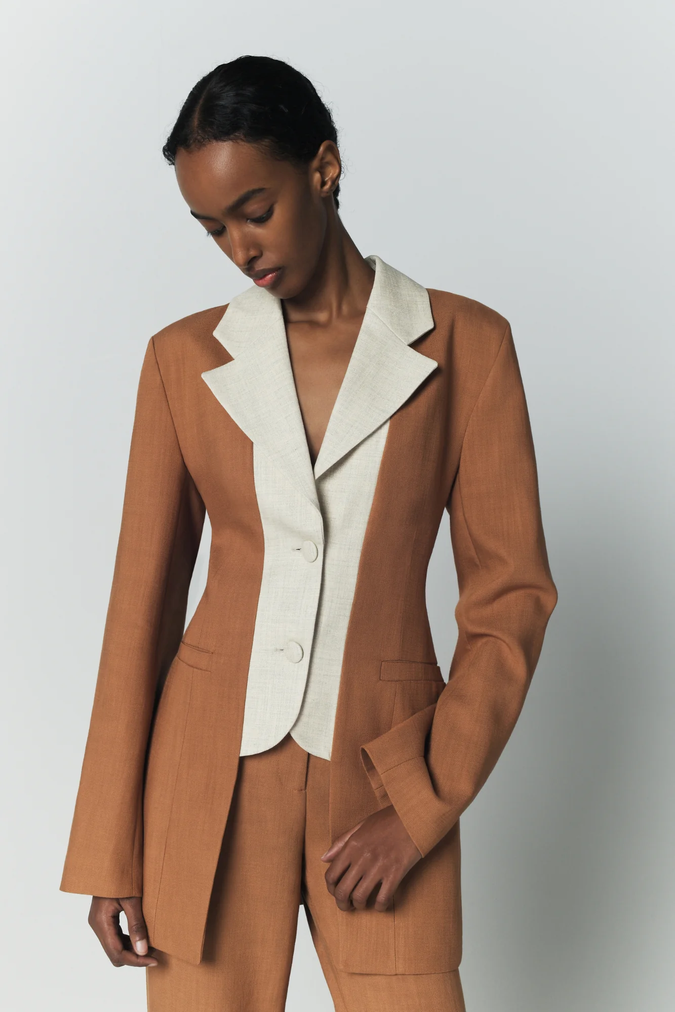 Two-Tone Camel Jacket With Contrasting Lapel - Image 2