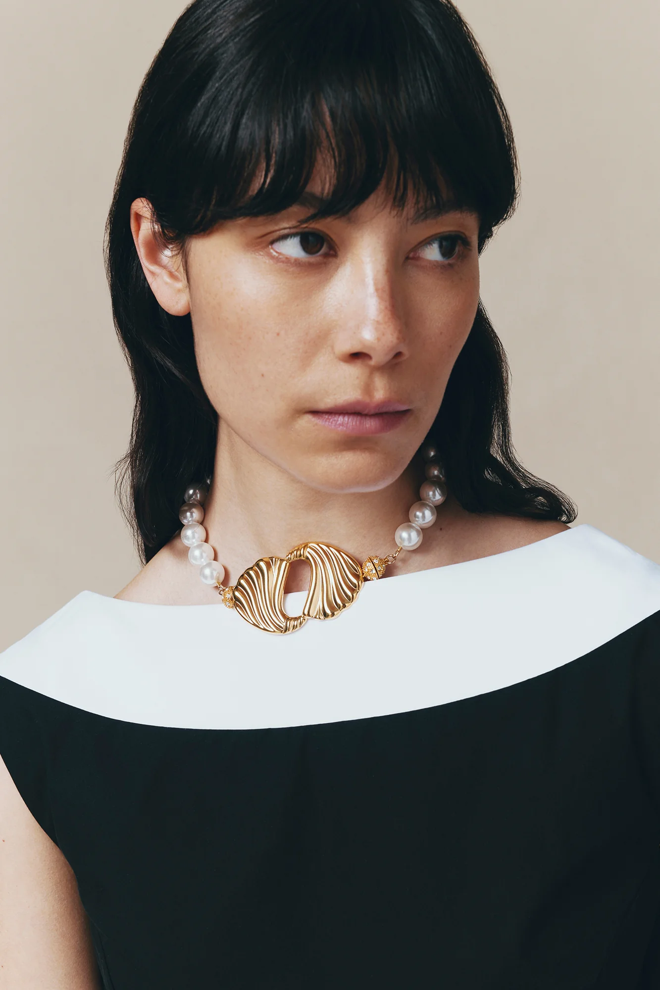 White Beaded Choker With Gold Centerpiece - Image 5